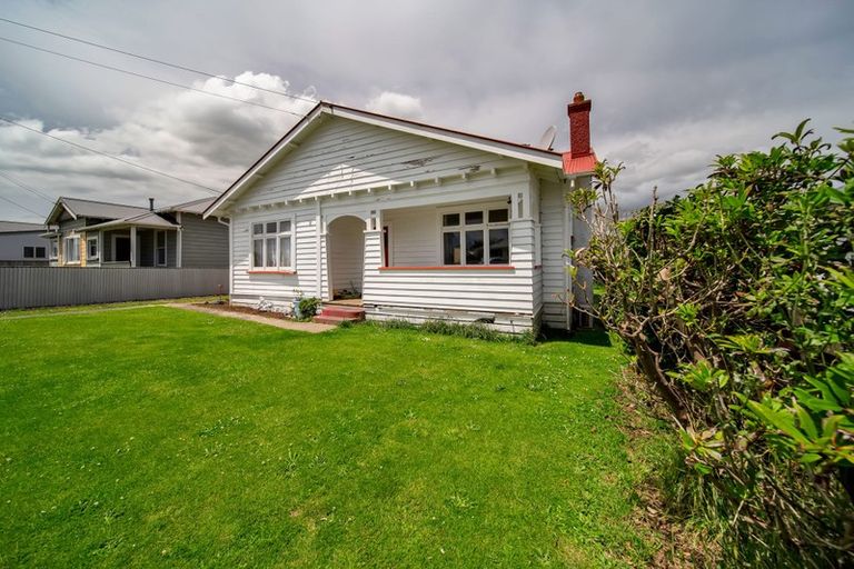 Photo of property in 4 George Street, Hawera, 4610