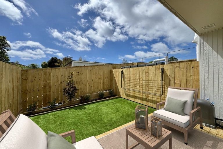 Photo of property in 2/36 Fairdale Place, Birkdale, Auckland, 0626