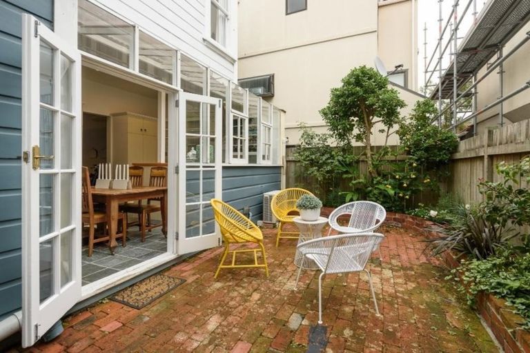 Photo of property in 132 Tinakori Road, Thorndon, Wellington, 6011