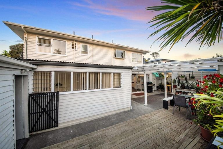 Photo of property in 91 Barrys Road, Glendene, Auckland, 0602