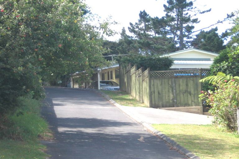 Photo of property in 2/6 Valecrest Place, Bayview, Auckland, 0629