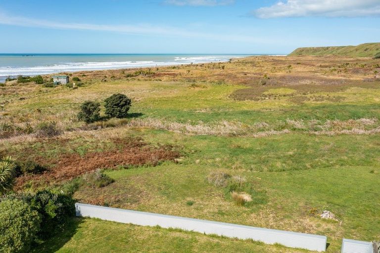 Photo of property in 3 Harapaki Road, Riversdale Beach, Masterton, 5872