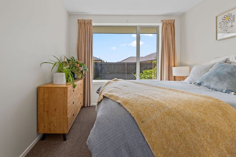 Photo of property in 2/126a Middlepark Road, Sockburn, Christchurch, 8042