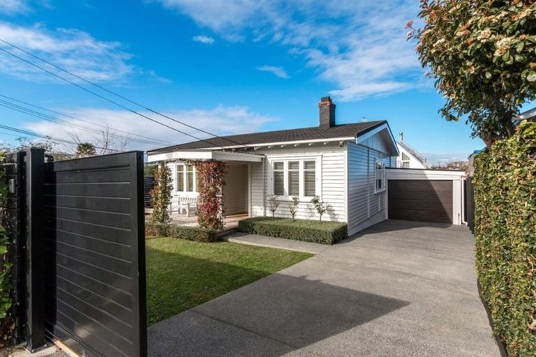 Photo of property in 230 Meola Road, Point Chevalier, Auckland, 1022