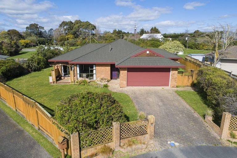 Photo of property in 23 Greenwood Place, Fitzherbert, Palmerston North, 4410