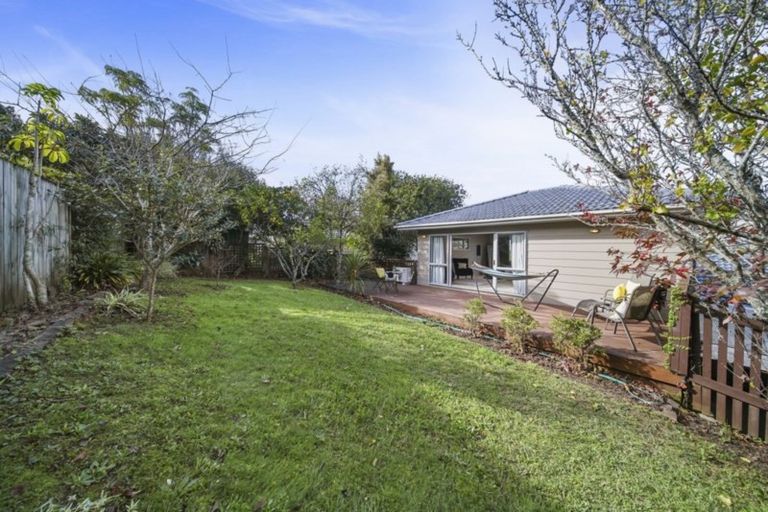 Photo of property in 16 Judkins Crescent, Cockle Bay, Auckland, 2014