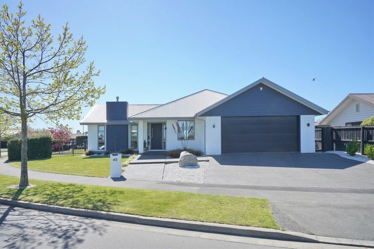 Photo of property in 42 Mokihi Gardens, Hillmorton, Christchurch, 8024