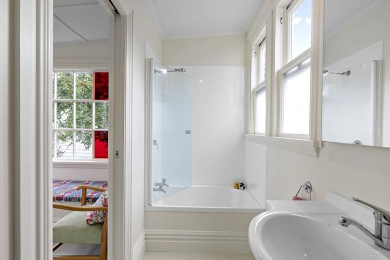 Photo of property in 7 Retter Street, Paparangi, Wellington, 6037