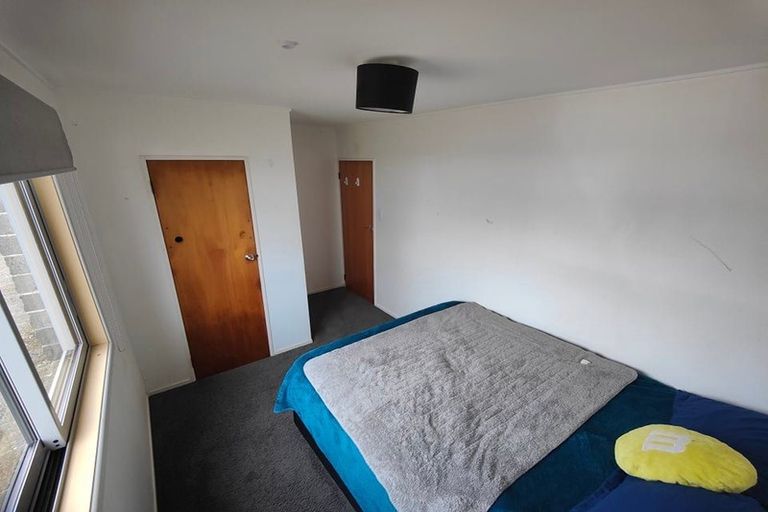 Photo of property in 2/19 Pirie Crescent, Moera, Lower Hutt, 5010