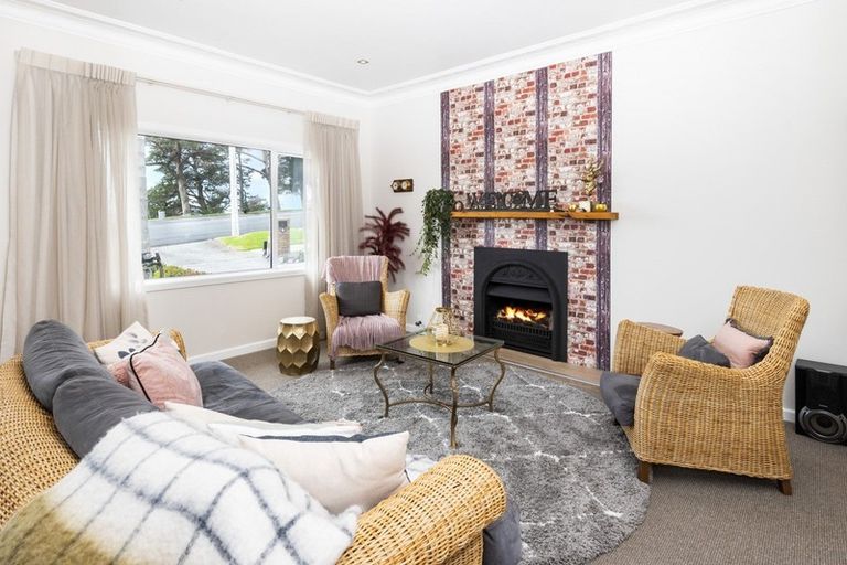 Photo of property in 172 Mellons Bay Road, Mellons Bay, Auckland, 2014