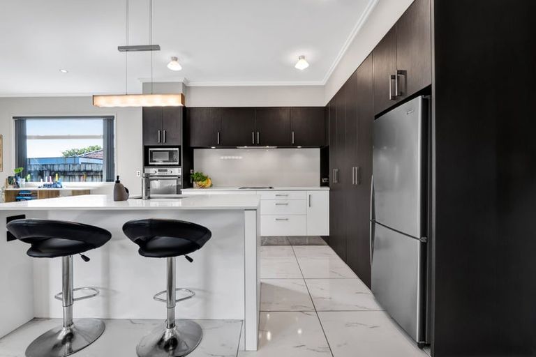 Photo of property in 2/297 Carrington Street, Vogeltown, New Plymouth, 4310