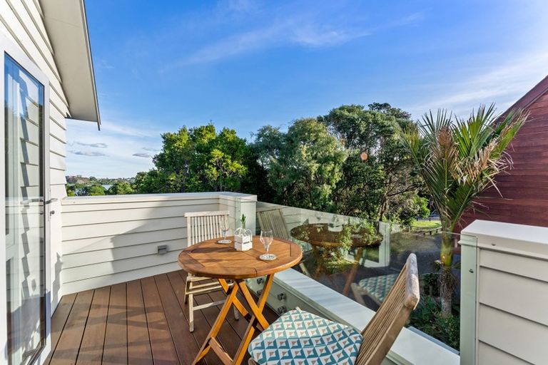 Photo of property in 18a Sylvan Park Avenue, Milford, Auckland, 0620