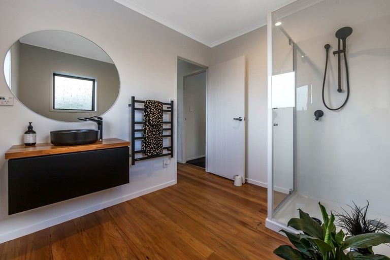 Photo of property in 3 Otanerua Road, Hatfields Beach, Orewa, 0931