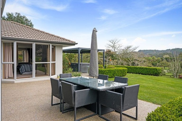 Photo of property in 175 Oraha Road, Kumeu, 0892