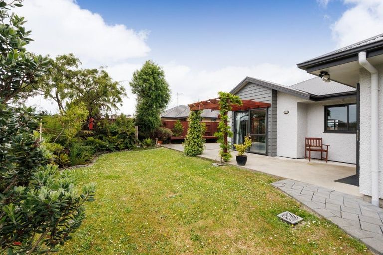 Photo of property in 35 Pegasus Place, Kelvin Grove, Palmerston North, 4414