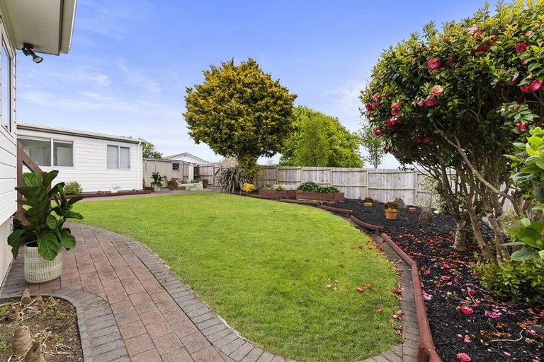 Photo of property in 62 Hutchinsons Road, Bucklands Beach, Auckland, 2014