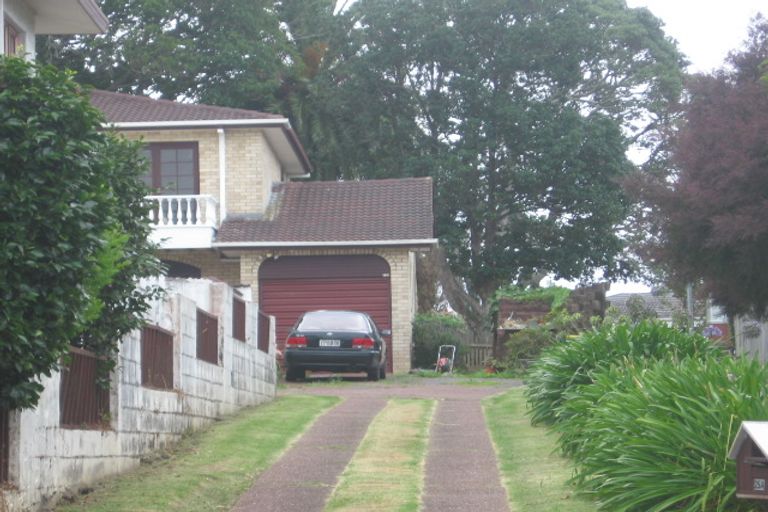 Photo of property in 2/27 James Evans Drive, Northcote, Auckland, 0627