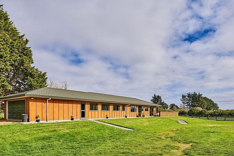 Photo of property in 12 Te Horo Beach Road, Te Horo, Otaki, 5581