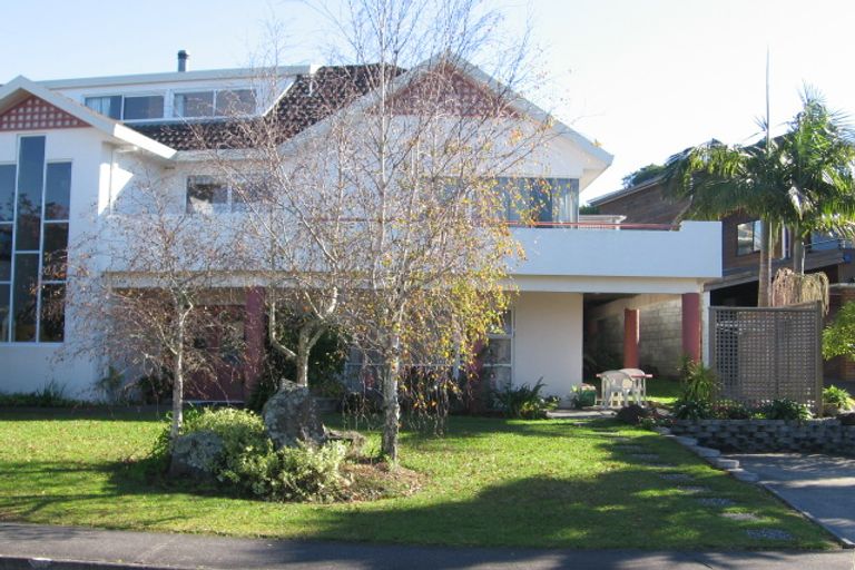 Photo of property in 10 Oakpark Place, West Harbour, Auckland, 0618