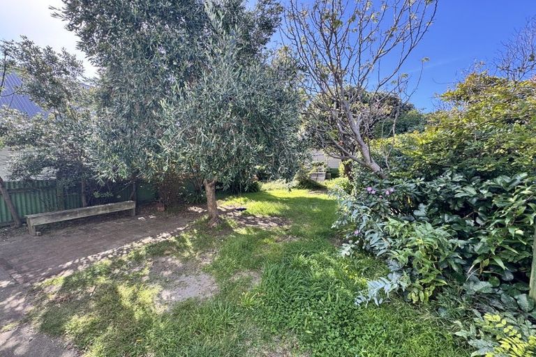 Photo of property in 61 Endeavour Street, Lyall Bay, Wellington, 6022