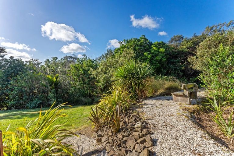 Photo of property in 200 Tawa Road, Kumeu, 0891