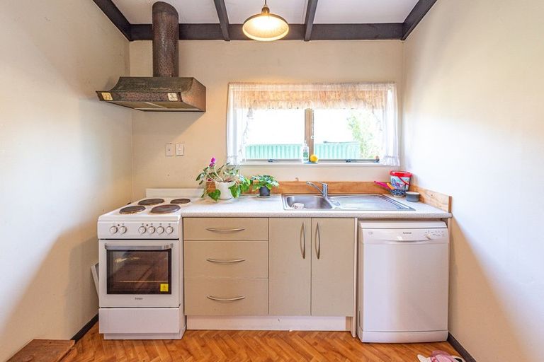 Photo of property in 16 Sussex Road, Springvale, Whanganui, 4501