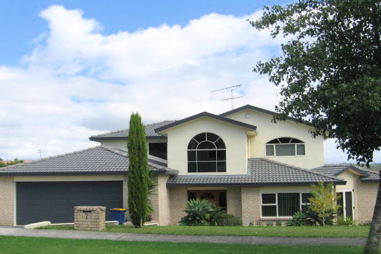 Photo of property in 7 Margaret Henry Crescent, Oteha, Auckland, 0632