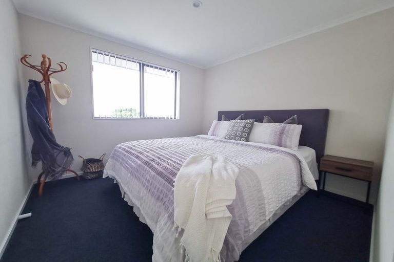 Photo of property in 54a Meadowood Drive, Unsworth Heights, Auckland, 0632