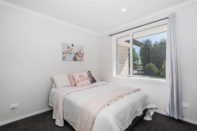 Photo of property in 773 Waitakere Road, Kumeu, 0891