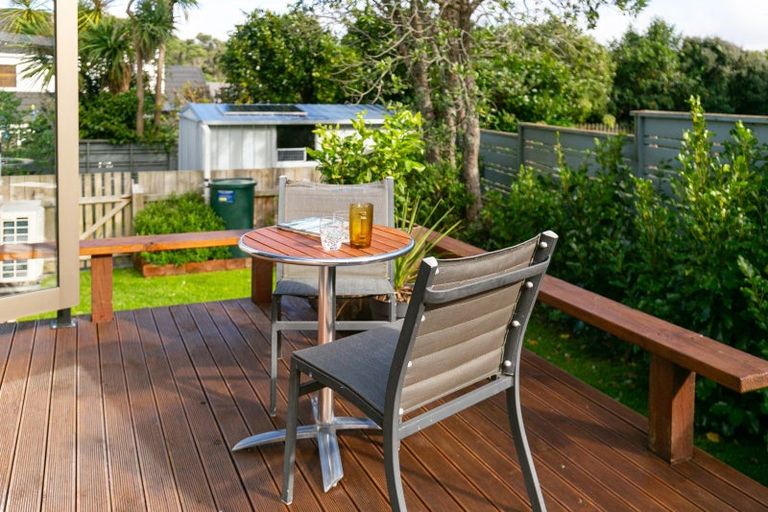 Photo of property in 5 Ladbrooke Drive, Newlands, Wellington, 6037