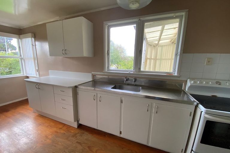 Photo of property in 2 President Avenue, Papakura, 2110