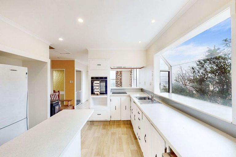 Photo of property in 91 Black Rock Road, Newlands, Wellington, 6037