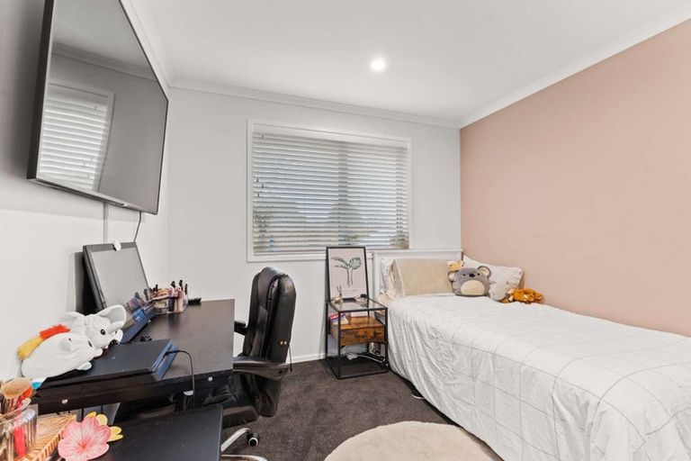 Photo of property in 35 Cumming Street, Okato, 4335