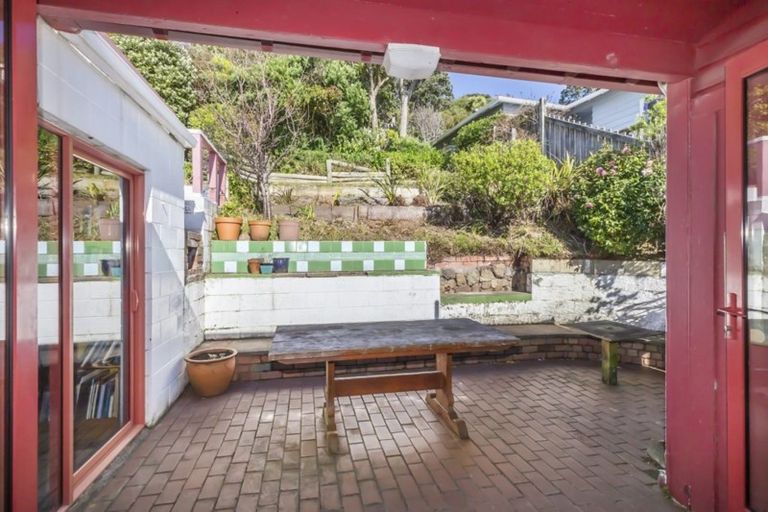 Photo of property in 124 Sutherland Road, Melrose, Wellington, 6023
