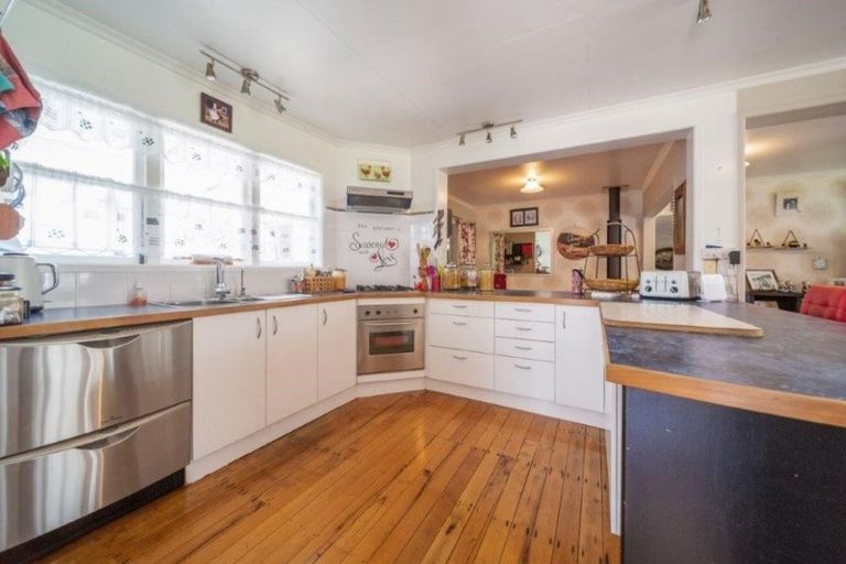 Photo of property in 86 South Road, Manaia, 4612
