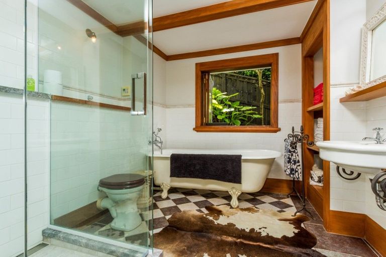 Photo of property in 20 Seabreeze Road, Narrow Neck, Auckland, 0624