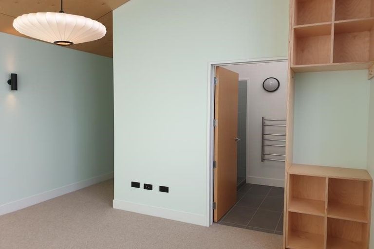 Photo of property in 1b Robieson Lane, Roseneath, Wellington, 6011