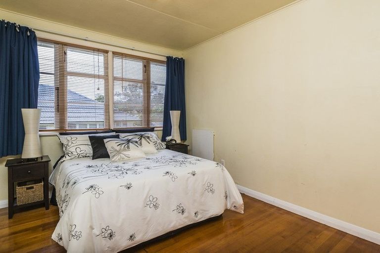 Photo of property in 22 Eastview Road, Glen Innes, Auckland, 1072