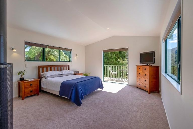 Photo of property in 396 Mangaone South Road, Reikorangi, Waikanae, 5391