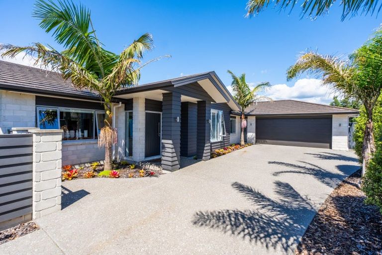 Photo of property in 8 Petrel Close, Paraparaumu Beach, Paraparaumu, 5032