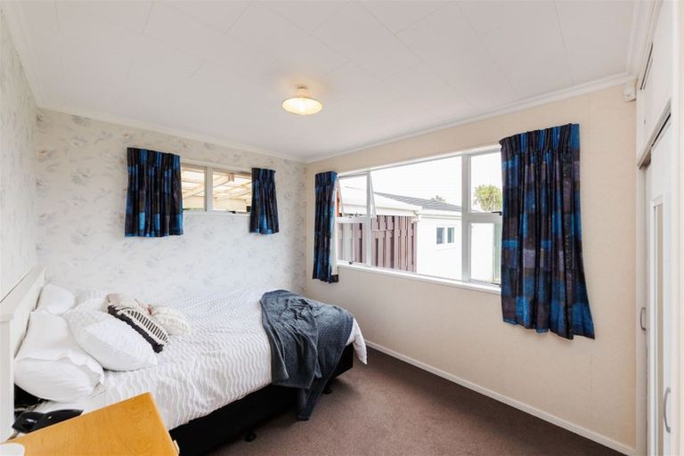 Photo of property in 20 Westhaven Grove, Takaro, Palmerston North, 4412