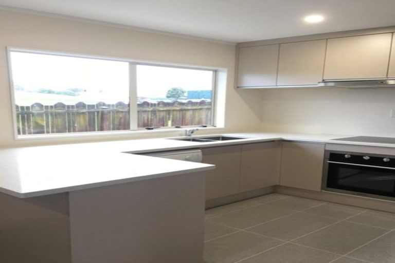 Photo of property in 2/9 Midvale Place, Burswood, Auckland, 2013