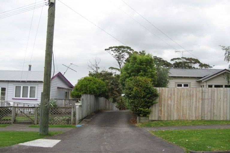 Photo of property in 6 Waiari Road, Conifer Grove, Takanini, 2112
