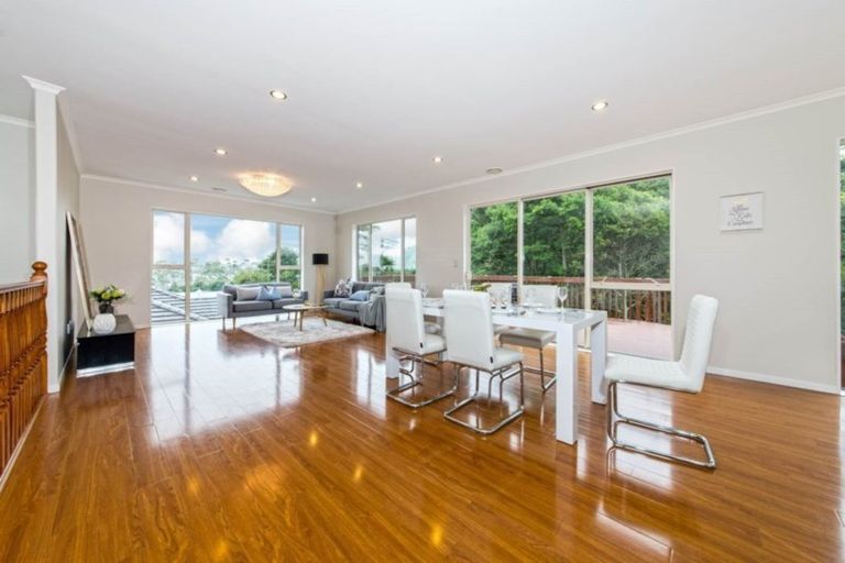 Photo of property in 16a Wychwood Avenue, Henderson Valley, Auckland, 0612