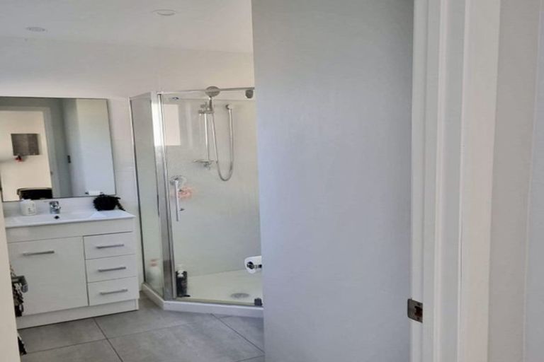 Photo of property in 37 Bradbury Road, Botany Downs, Auckland, 2010