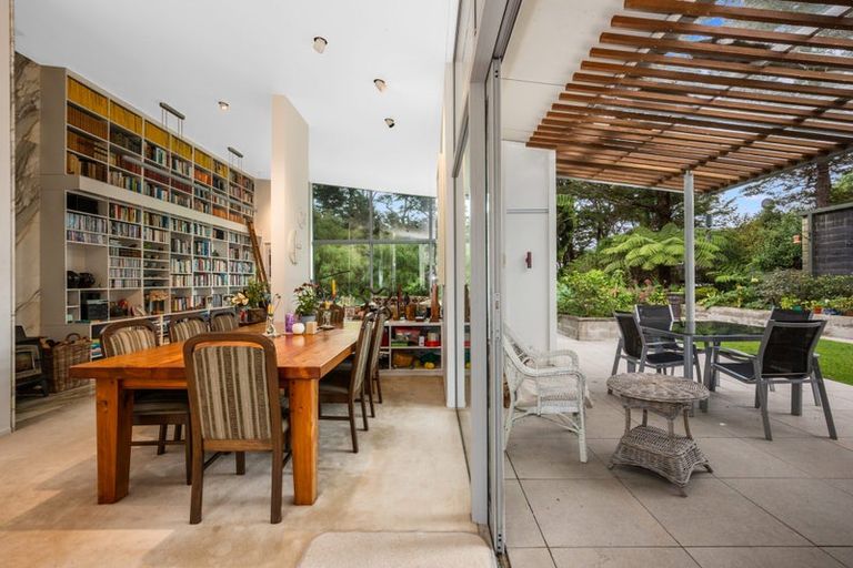 Photo of property in 82 Blue Mountains Road, Pinehaven, Upper Hutt, 5019