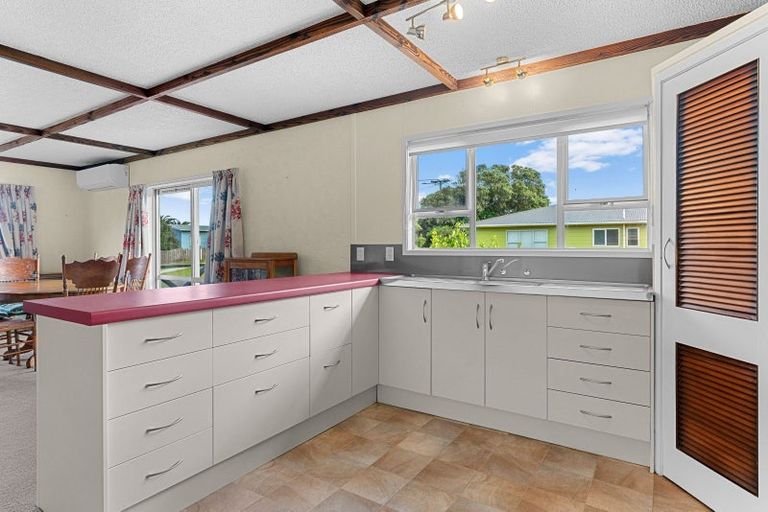 Photo of property in 11 Kelly Street, Baylys Beach, Dargaville, 0377