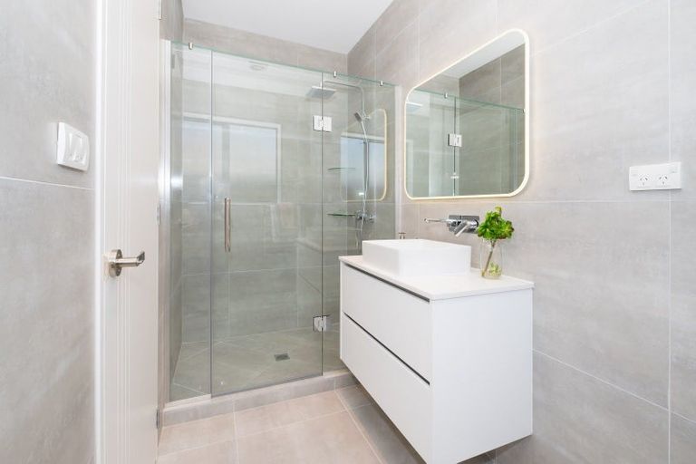 Photo of property in 133a Sunset Road, Totara Vale, Auckland, 0632