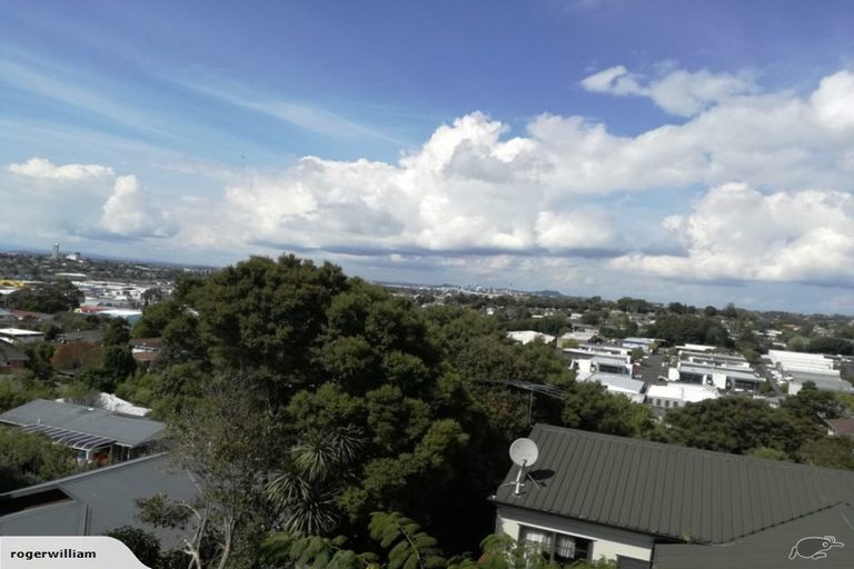 Photo of property in 7/69 Target Road, Totara Vale, Auckland, 0629