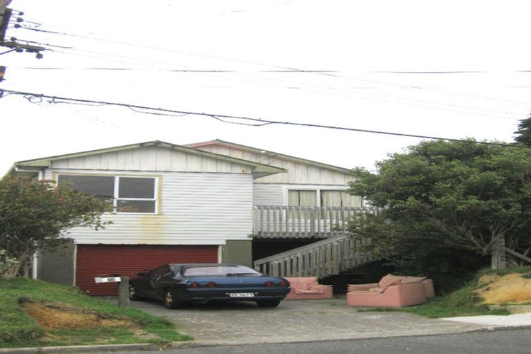 Photo of property in 42 Baylands Drive, Newlands, Wellington, 6037